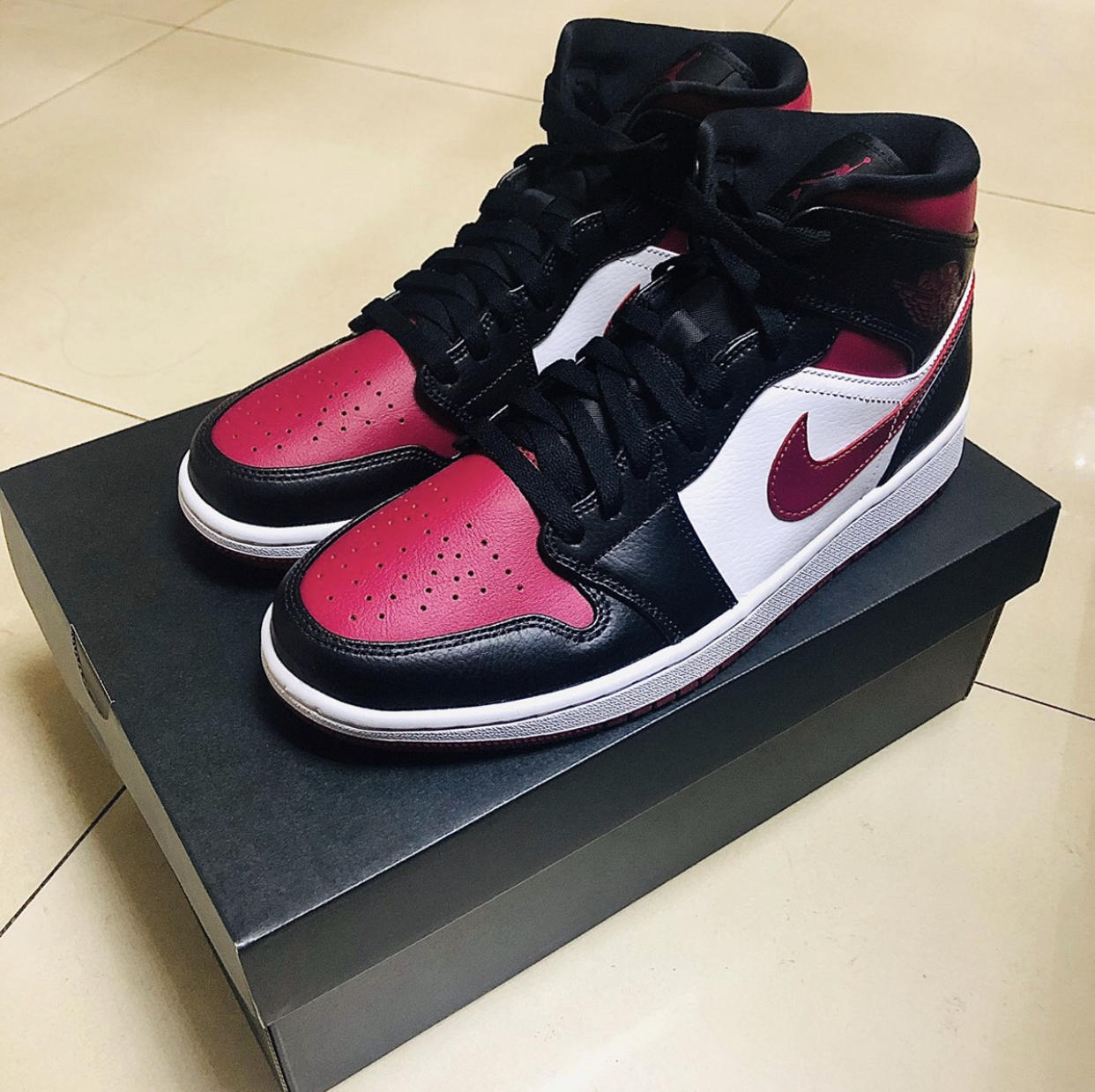 Air Jordan 1 Mid “Bred Toe” White Black Red On Sale – Sneaker Hello