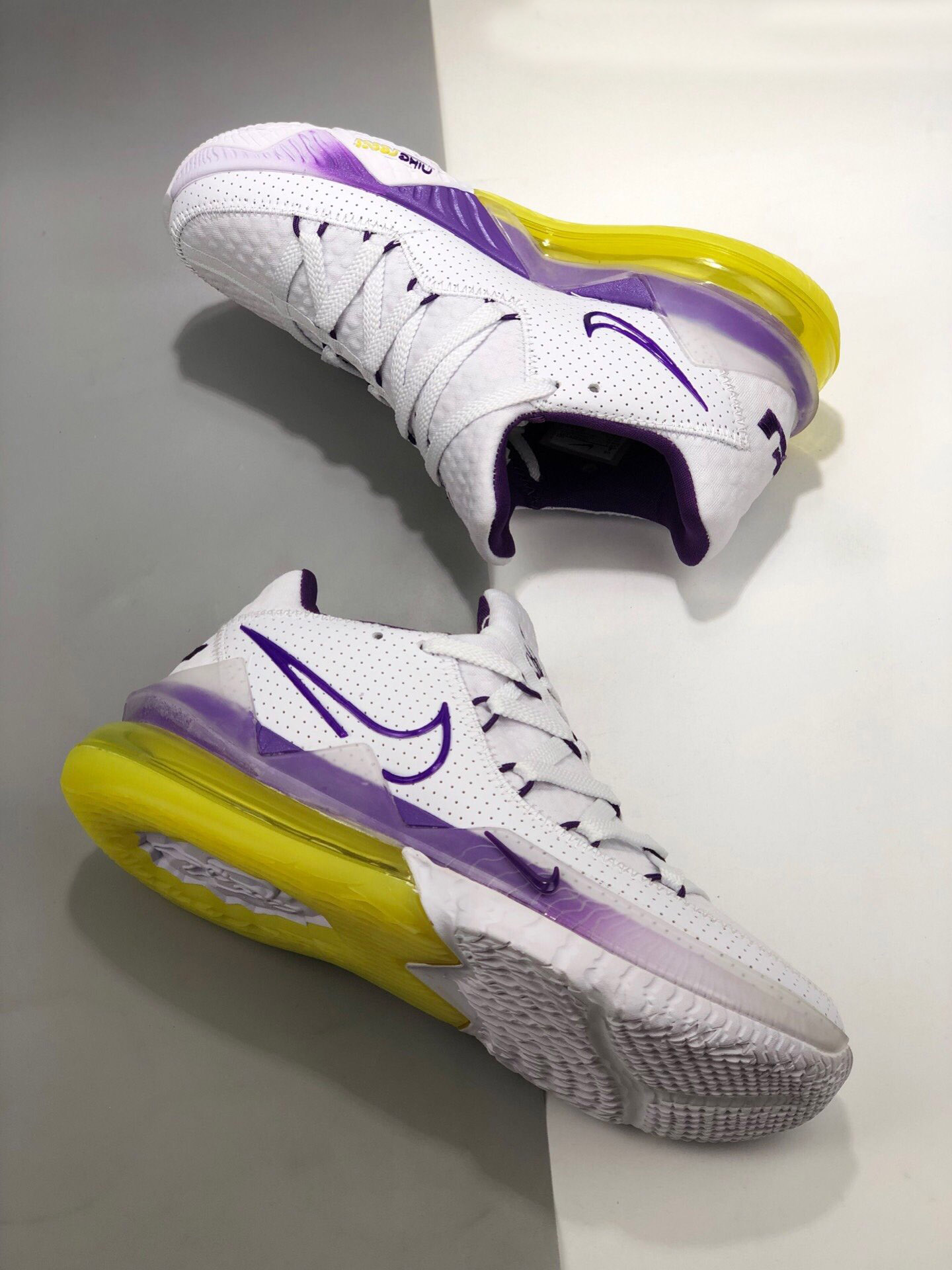 Unboxing LEBRON 17 LOW Lakers Home 