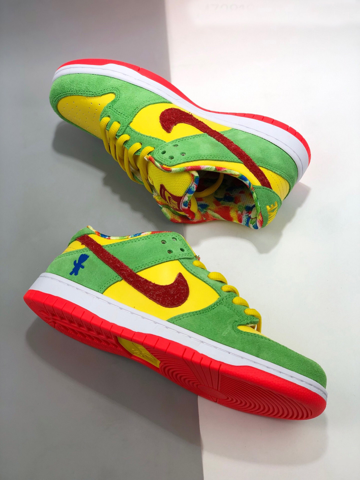 Sour Patch Kids x Nike SB Dunk Low Orange Green Red For Sale – Sneaker ...