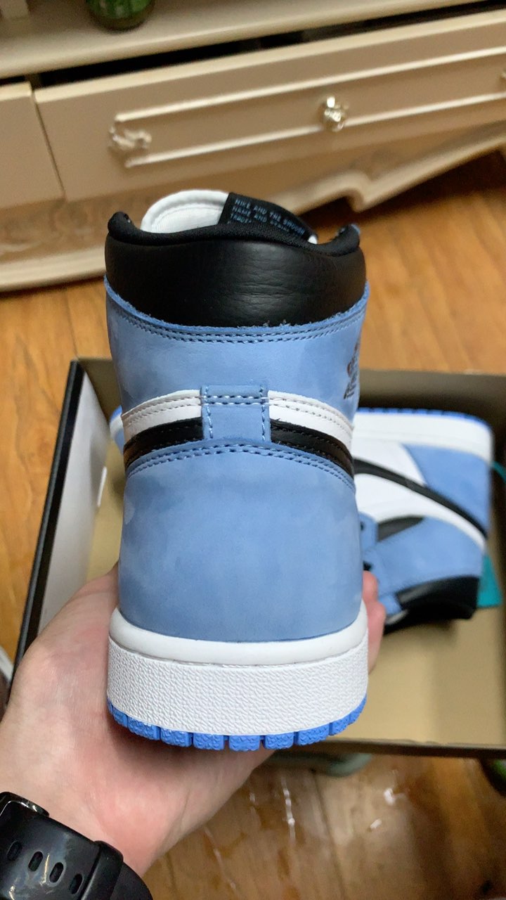 Air Jordan 1 High OG “University Blue” 555088-134 For Sale – Sneaker Hello