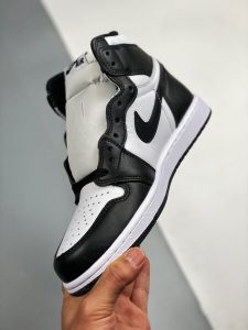 Air Jordan 1 Retro High OG Black/White 555088-010 For Sale – Sneaker Hello